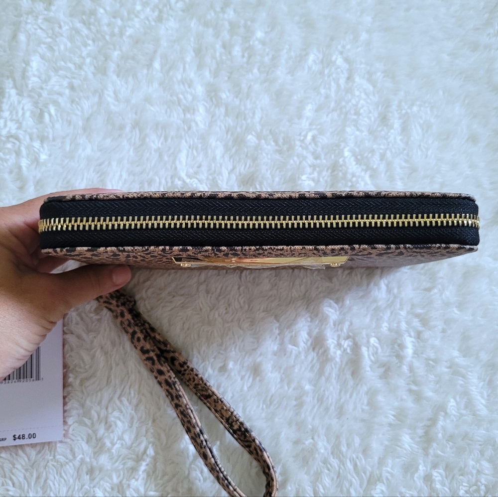 Betsey Johnson Leopard🐆 Wristlet - NWT - Picture 4 of 16